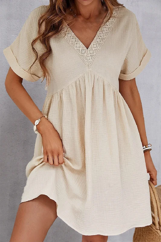 Plus size dresses with comfy flows feel gentle -V-Neck Short Sleeve Dress