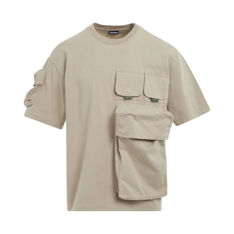 Large capacity backpack for extended camping trips -Bolso Pocket T-Shirt in Khaki